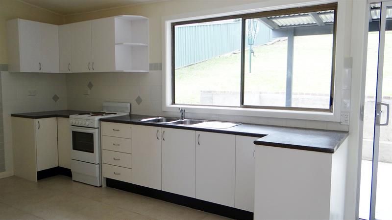 66 Grand View Parade, Lake Heights, NSW 2502