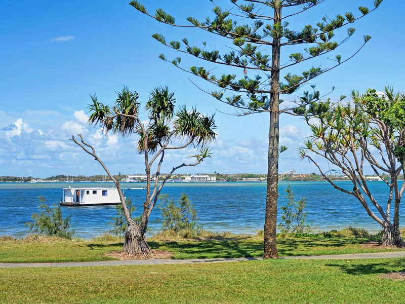 20/224 Marine Parade, Labrador, QLD 4215