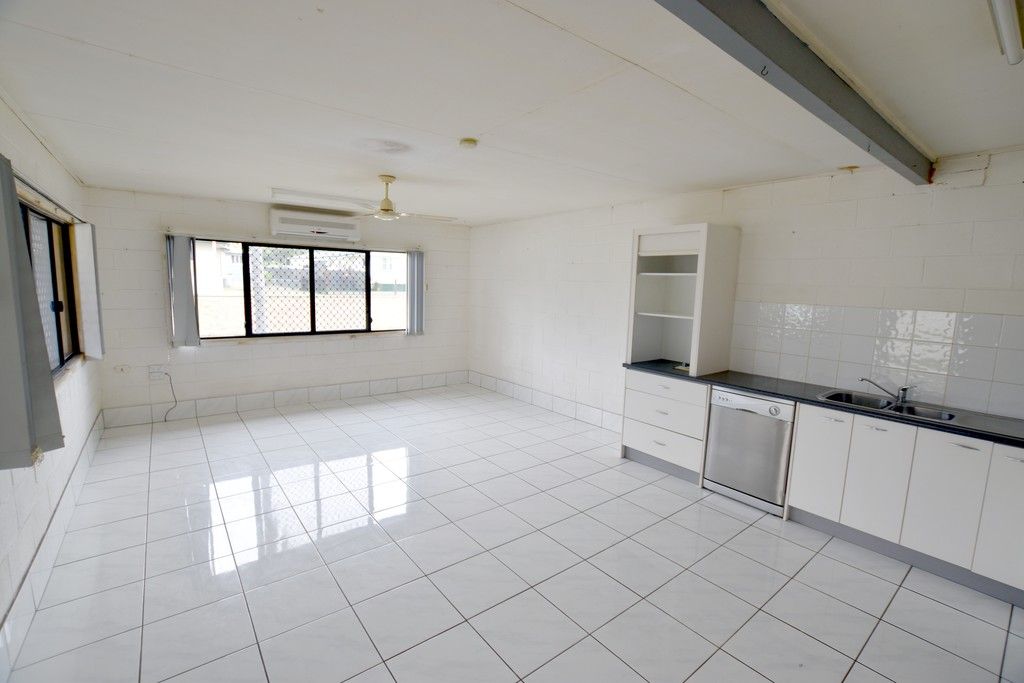 2/5 Larsen Street, West Gladstone, QLD 4680