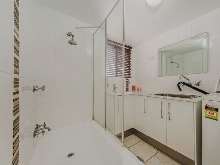 2/46 Oceanic Drive, MERMAID WATERS, QLD 4218