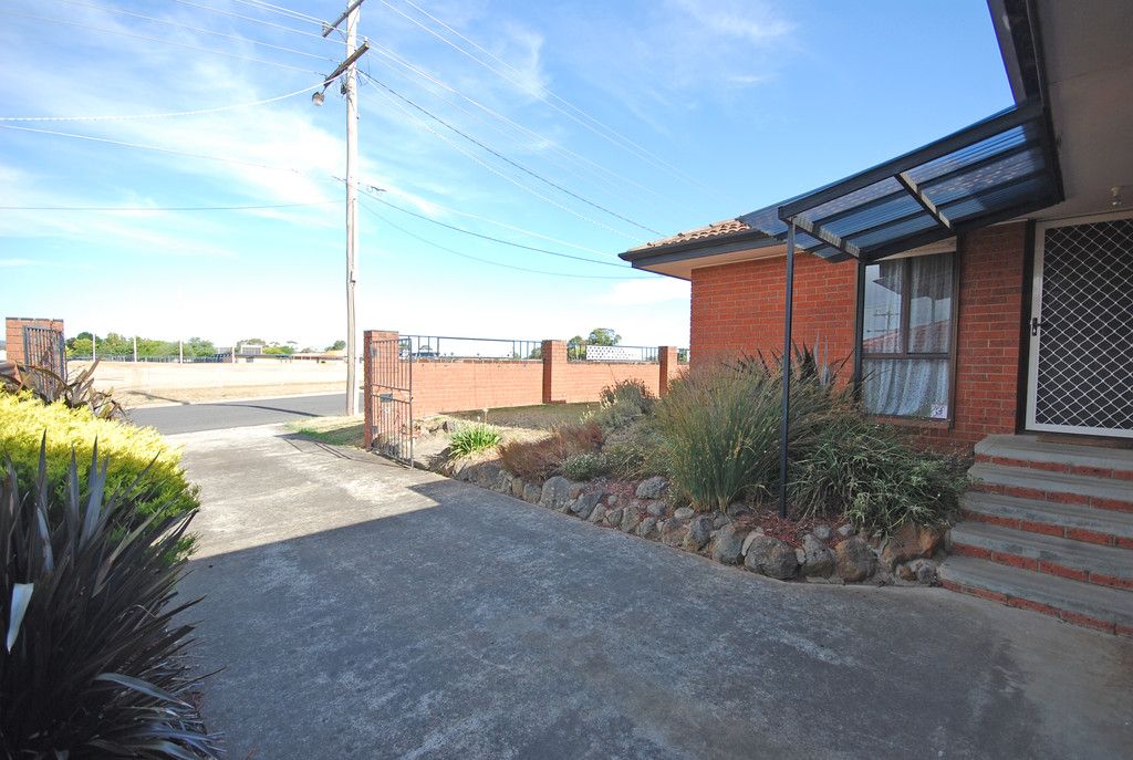 17 Ulswater Road, WENDOUREE, VIC 3355