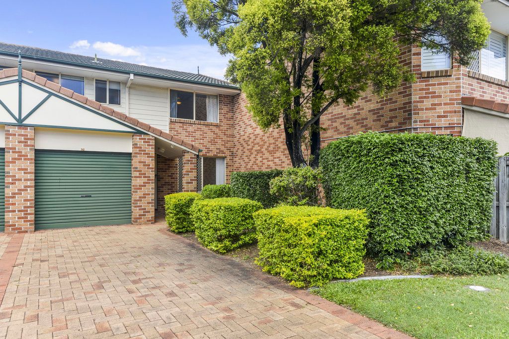2 Cassowary Drive, Burleigh Waters QLD 4220