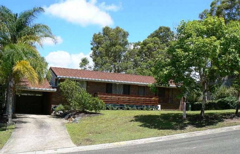 2 Beau Court, HIGHLAND PARK, QLD 4211
