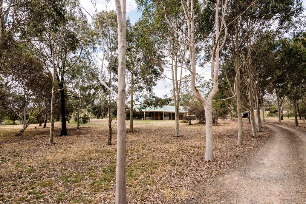 40 Old School Lane, Ravenswood South, VIC 3453
