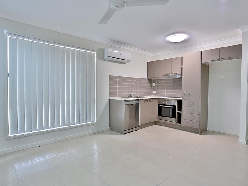 2/11 Oakwood Place, Chuwar, QLD 4306
