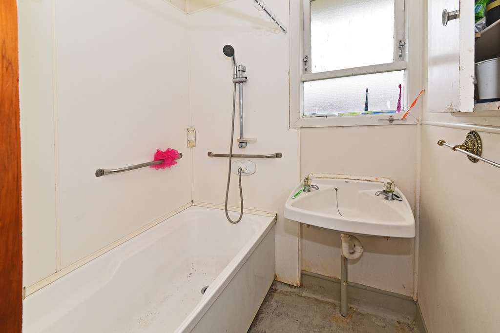 14 Clutha Crescent photo 4