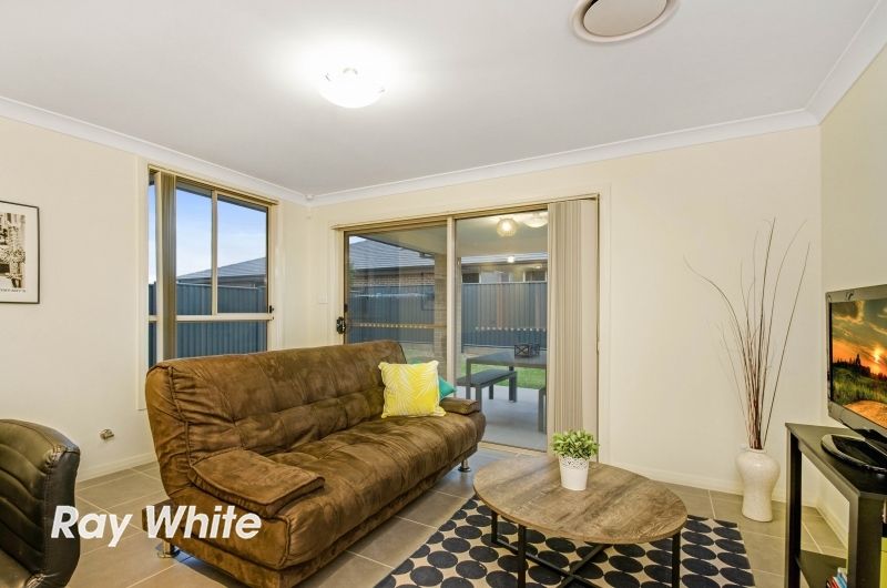 8 Cawley Circuit, Ropes Crossing, NSW 2760