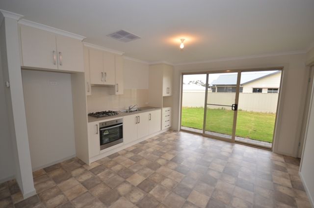 17 Cairns Crescent, Riverton, SA 5412