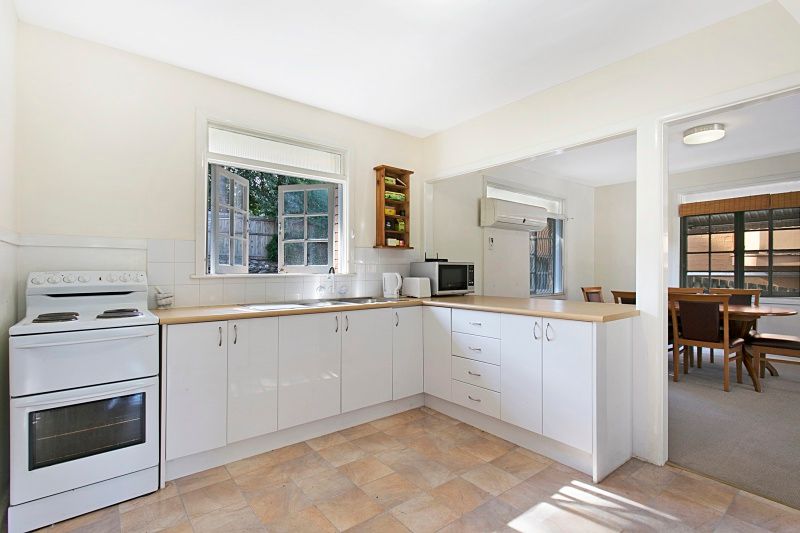 13 Darvall Street, Taringa, QLD 4068