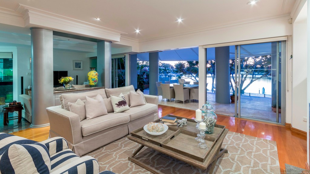 11 Valencia Avenue, Isle Of Capri, QLD 4217