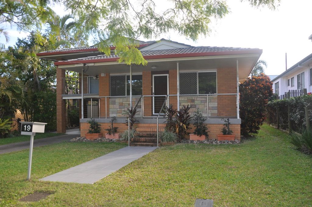 19 Turner Avenue, Fairfield, QLD 4103