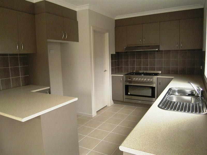 4/10 Siracusa Avenue, Point Cook, VIC 3030