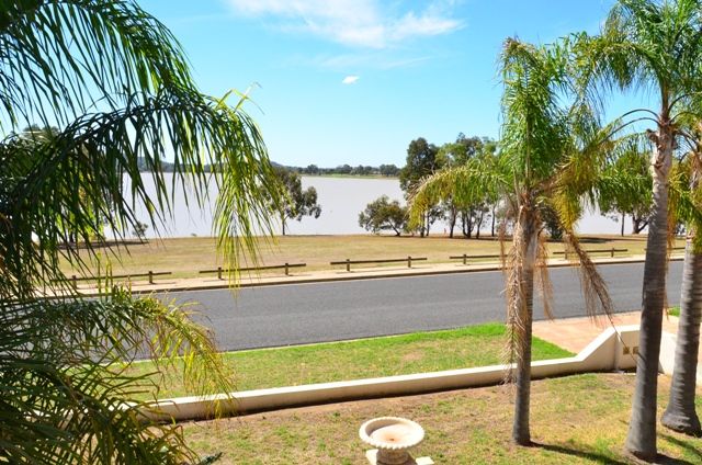 58 Lakehaven Drive, WAGGA WAGGA, NSW Home For Rent • Ray White