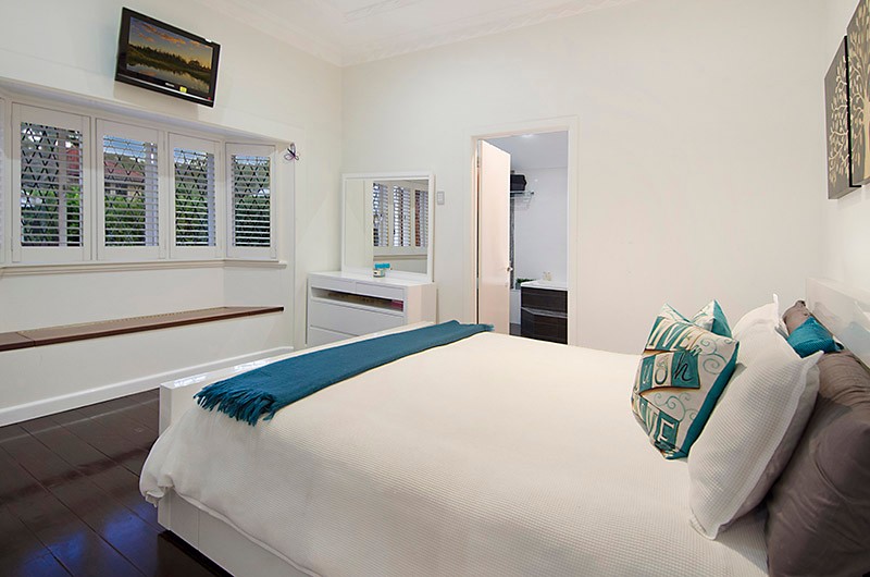 CLAYFIELD, QLD 4011