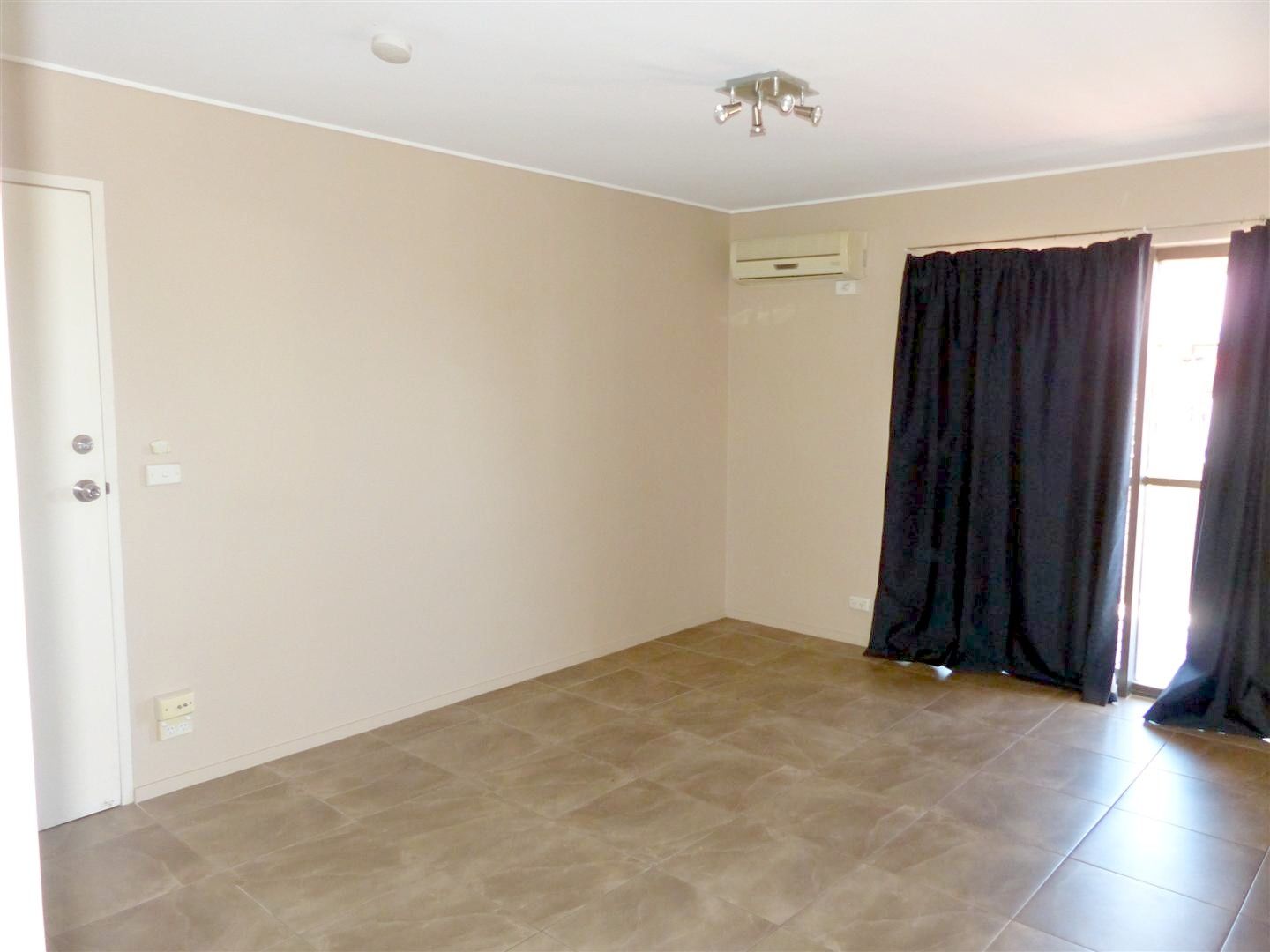 1/253 Auckland Street, South Gladstone, QLD 4680