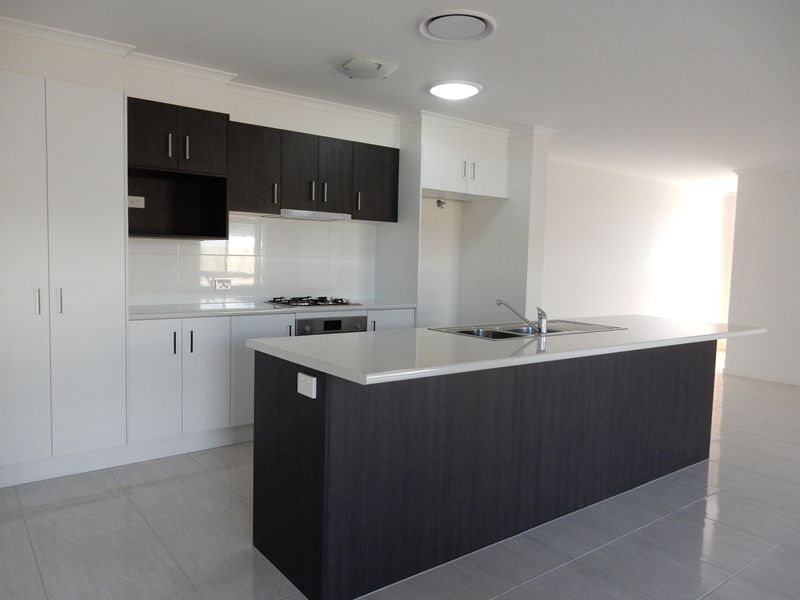 8 Tea Tree Court, Little Mountain, QLD 4551