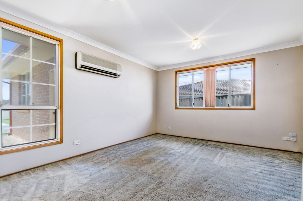 11 Osburn Place, St Helens Park, NSW 2560