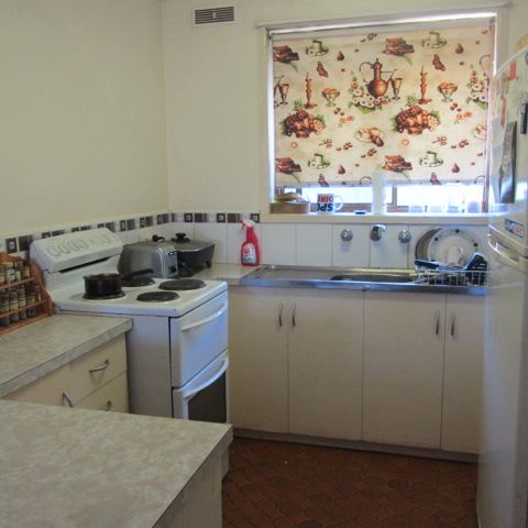 2/415 Tarakan Avenue, Lavington, NSW 2641