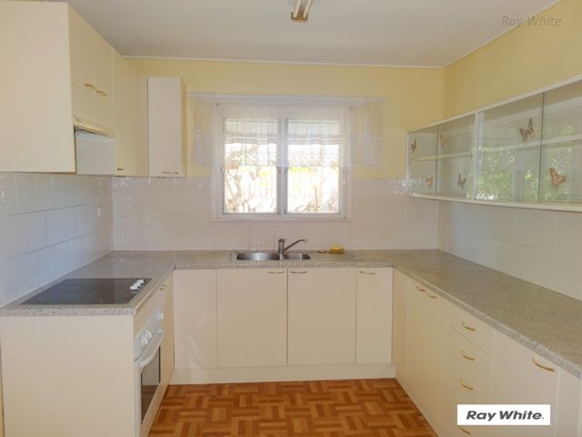 8 Lawnhill Avenue, DECEPTION BAY, QLD 4508