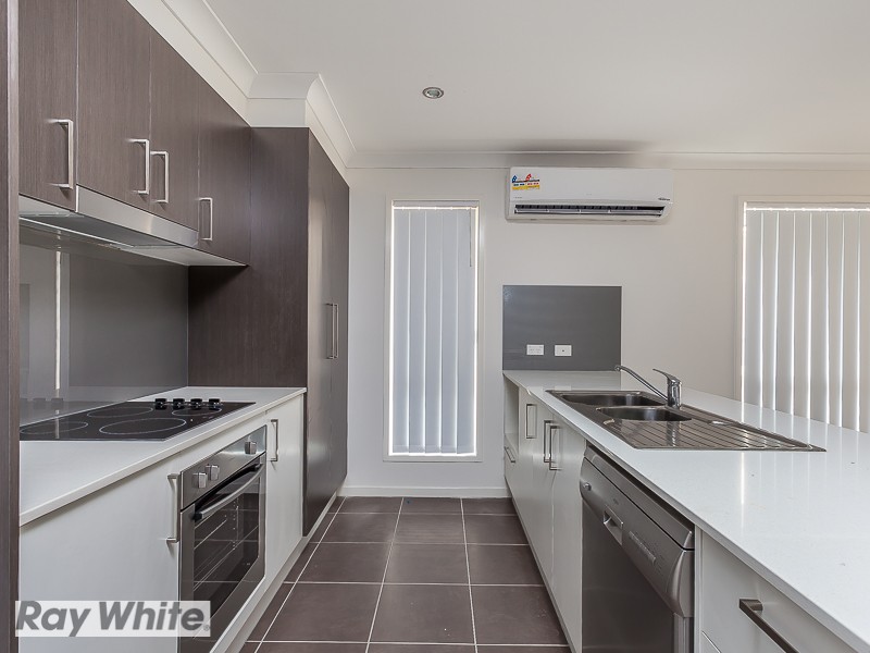 8 Dickson Crescent, North Lakes, QLD 4509