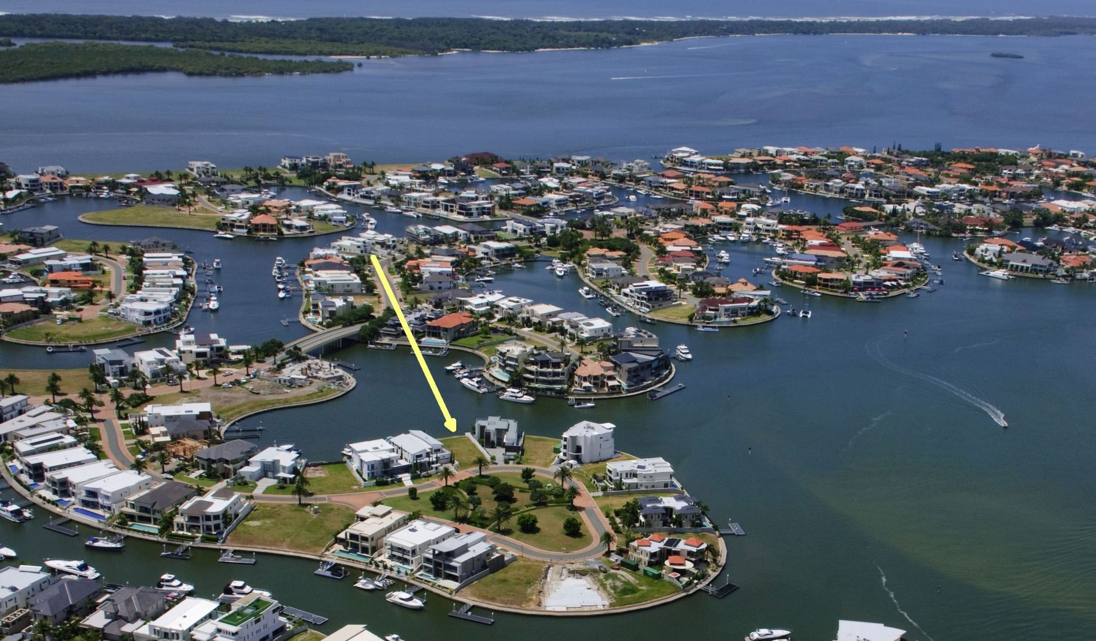 20 Hampton Court, Sovereign Islands QLD 4216