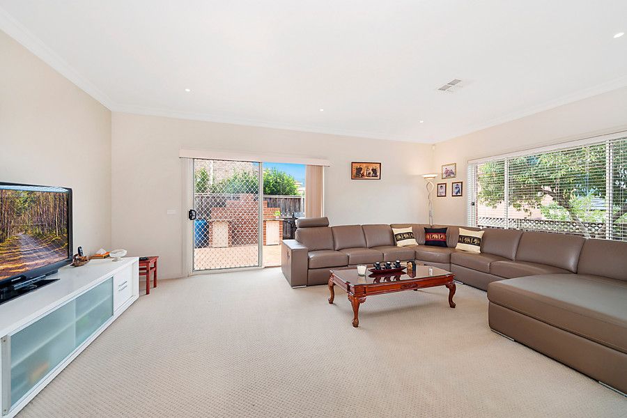 1 Lodgeworth Place, Castle Hill, NSW 2154