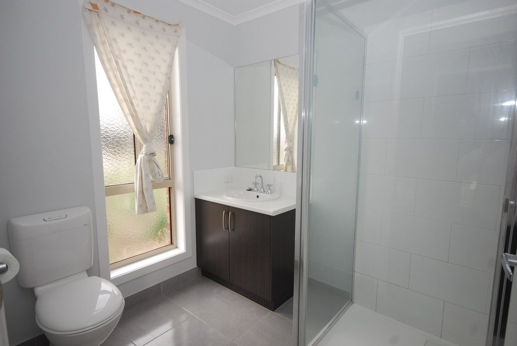 2 Hanly Close, Canadian, VIC 3350