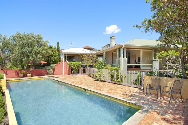 4 Headland Avenue, Austinmer, NSW 2515