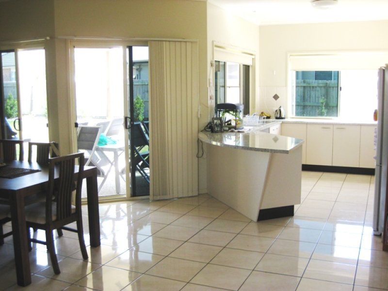 8 Coastal Avenue, BEERWAH, QLD 4519