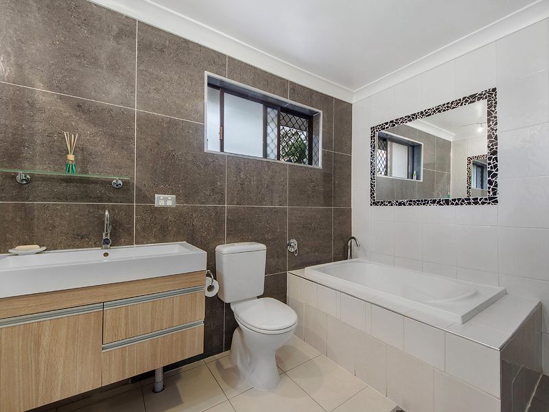 13 Levestam Court, CARRARA, QLD 4211
