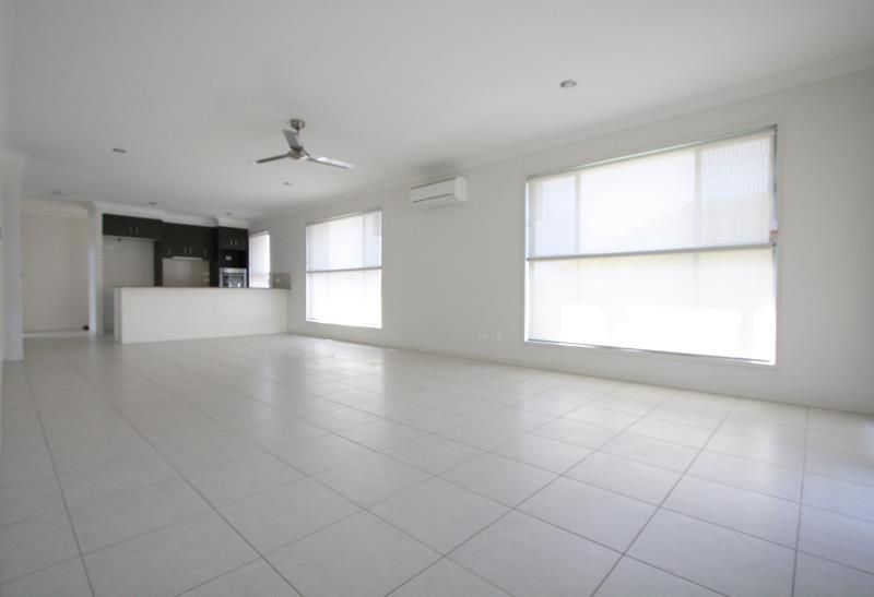 33 Oakmoss Drive, Springfield Lakes, QLD 4300