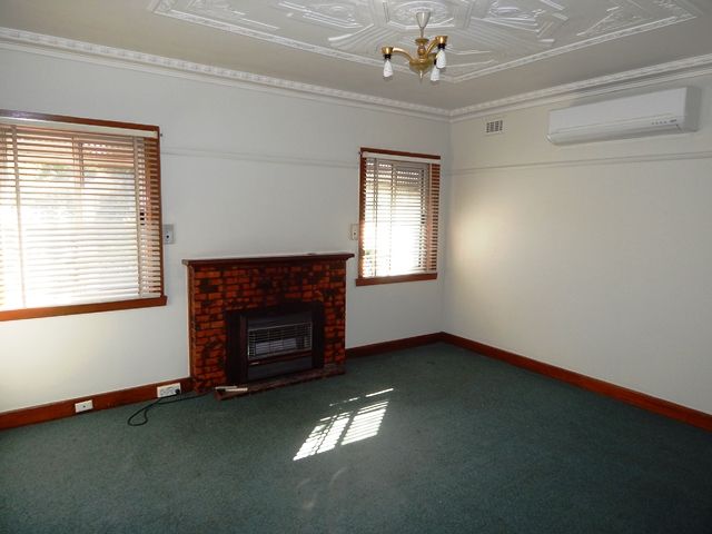 8 Palm Avenue, Reservoir, VIC 3073