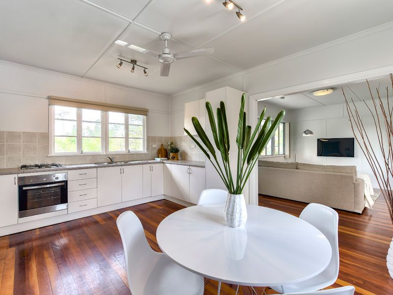 14 Carnelian Street, Holland Park, QLD 4121