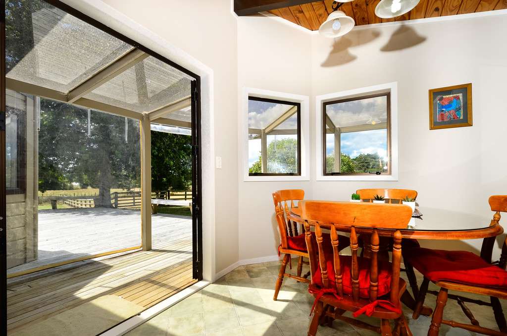 214 Boord Crescent photo 3