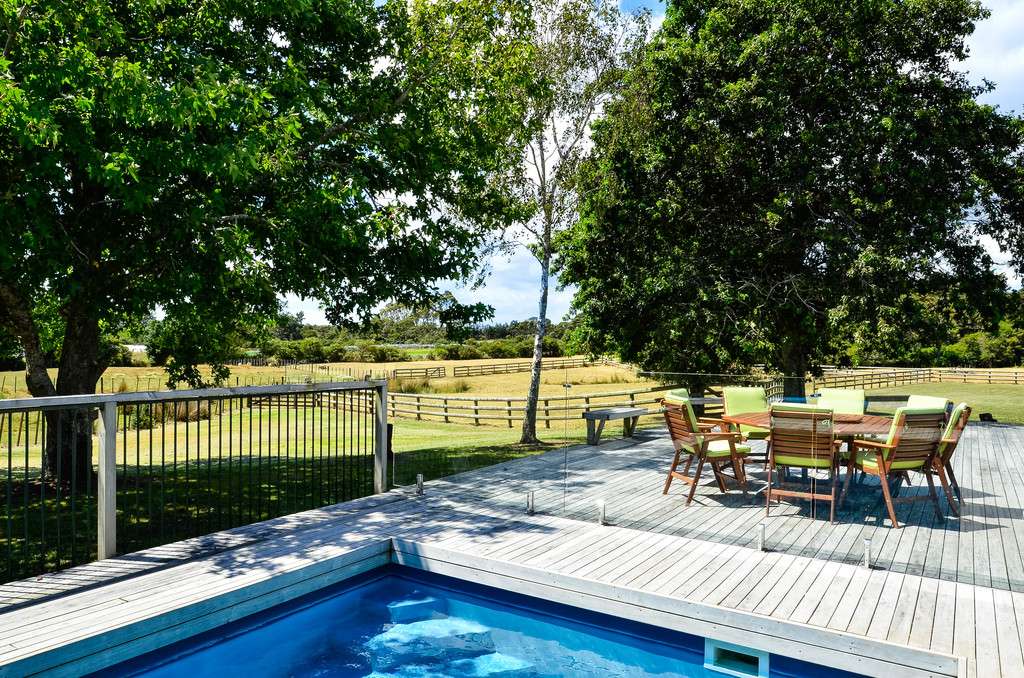 214 Boord Crescent photo 4