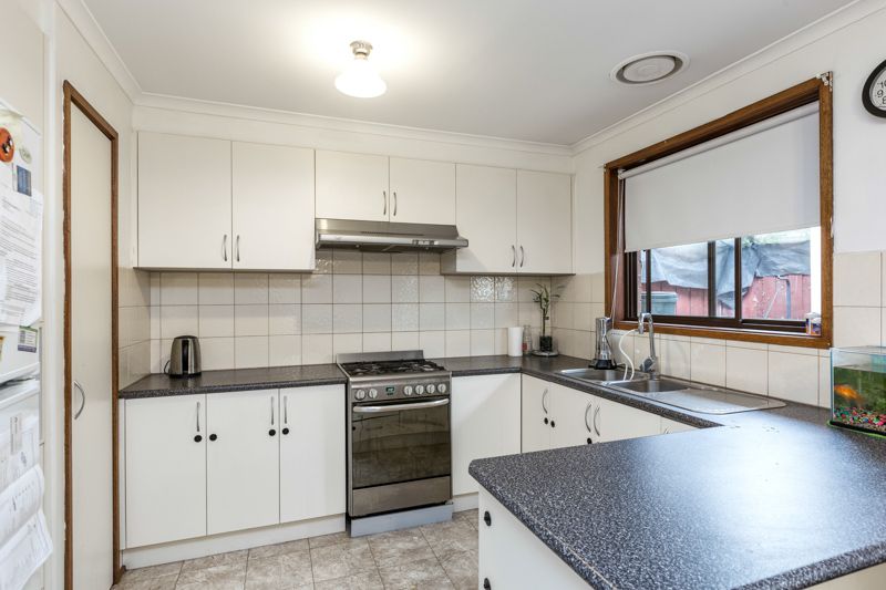 15 Kamil Street, Melton South, VIC 3338