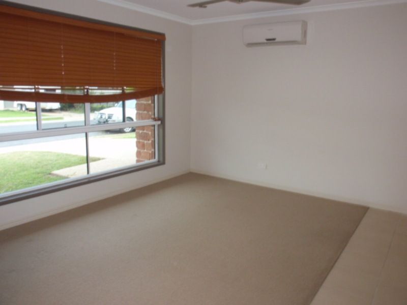 2/1 Grange Court, Emerald, QLD 4720