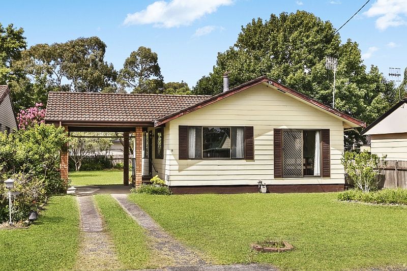 8 Colleen Street, Berkeley Vale NSW 2261