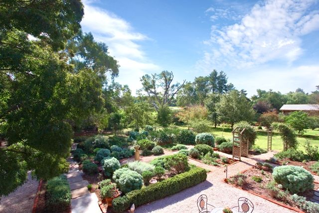 8 Copper House Street, Burra, SA 5417