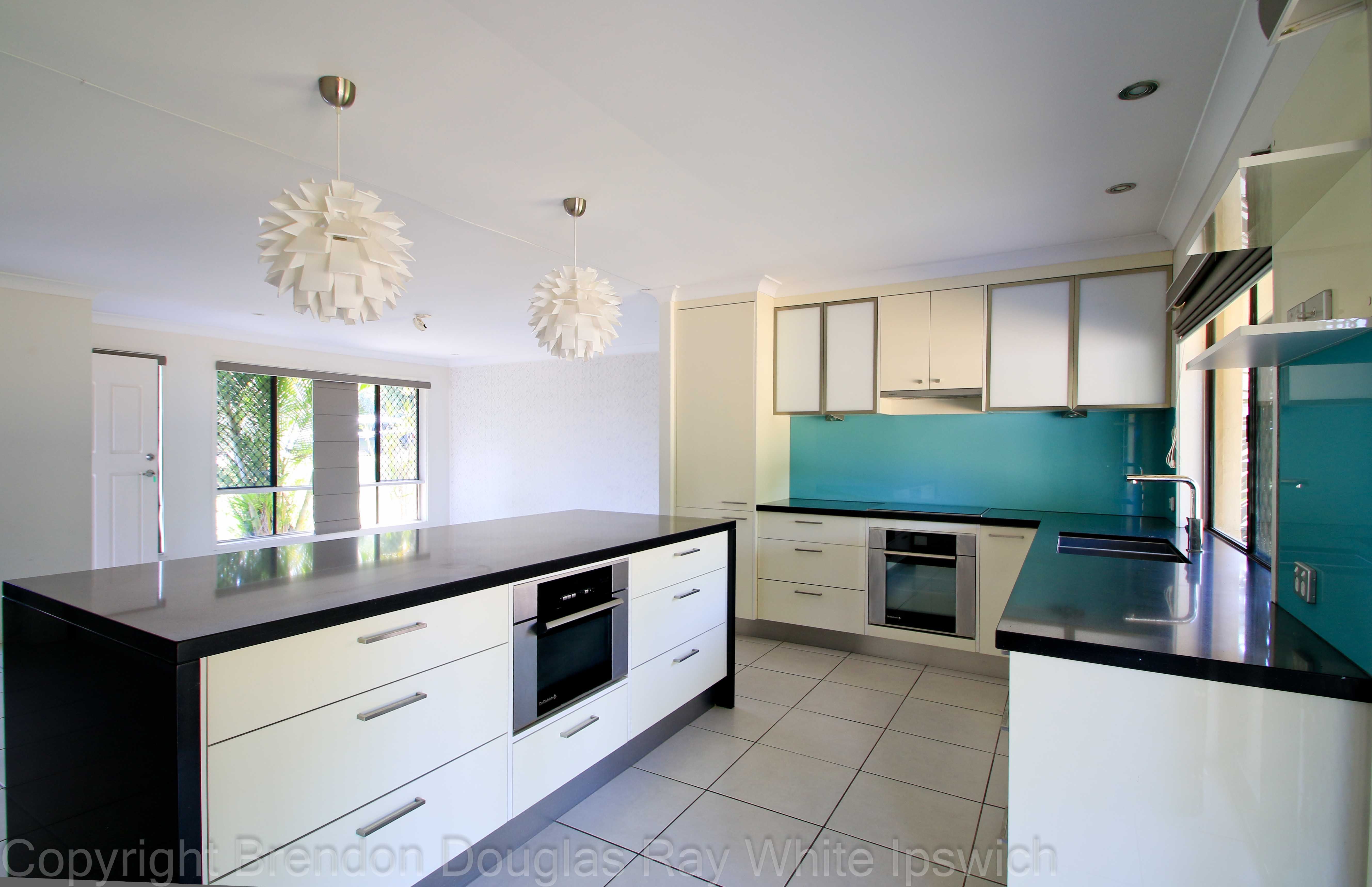 16 Thomas Street, Flinders View, QLD 4305