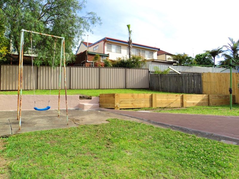 218 Gladstone Avenue, Mount Saint Thomas, NSW 2500