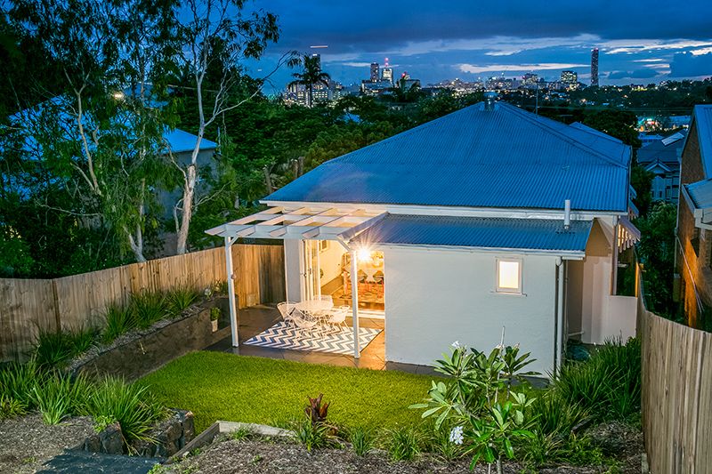 16 Sixth Avenue, Windsor, QLD 4030