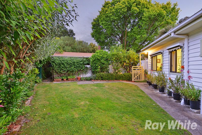 10 Johnson Drive, Ferntree Gully, VIC 3156