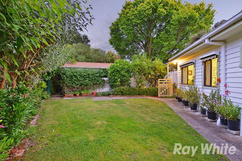 10 Johnson Drive, Ferntree Gully, VIC 3156