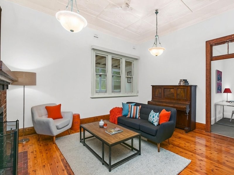 4 Gladstone Avenue, Wollongong, NSW 2500