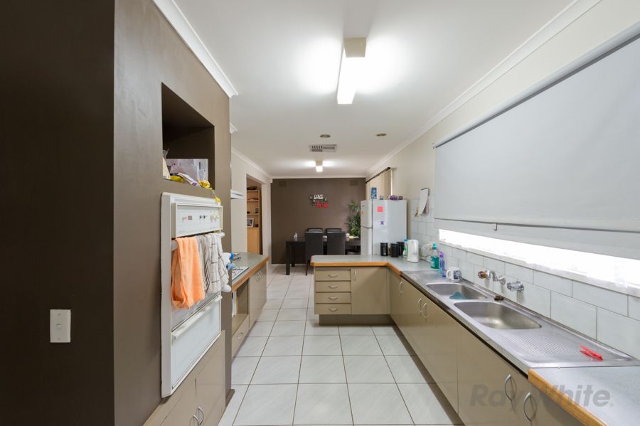 27 Tamar Drive, Melton South, VIC 3338