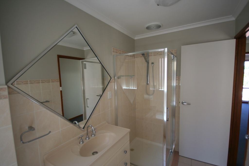 2/24 Candlebark Road, Queanbeyan, NSW 2620