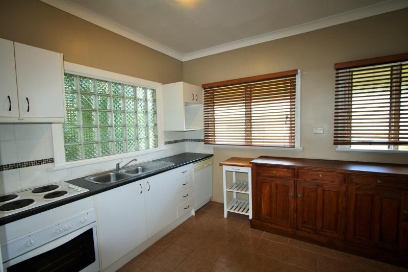 10 Kogarah Street, Tarragindi, QLD 4121