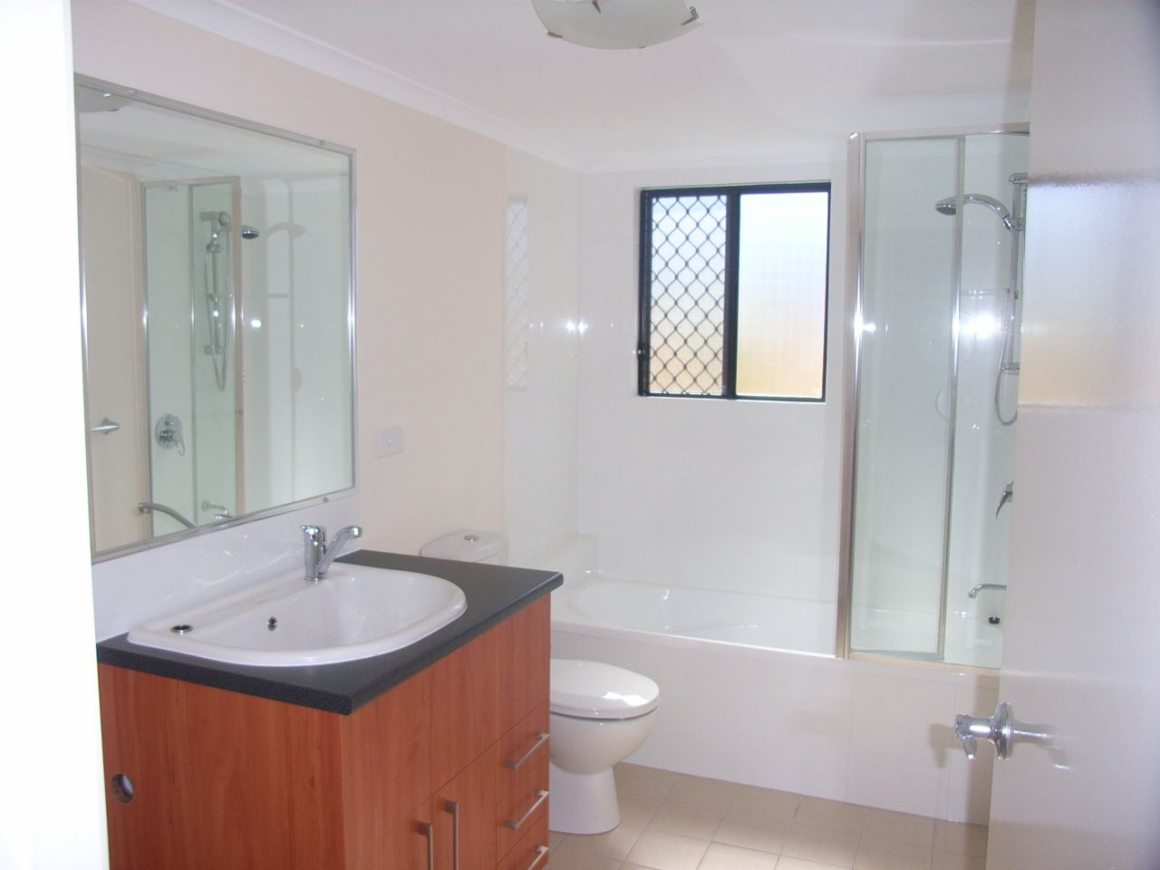 2/3 Railway Parade, NUNDAH, QLD 4012
