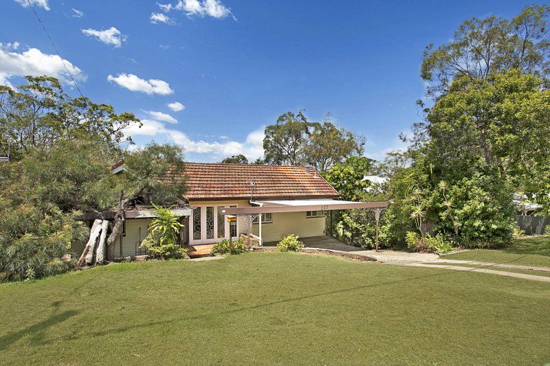 225 Taringa Parade, Taringa QLD 4068